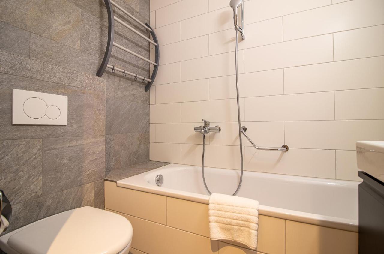 Viktoria A44 Apartment